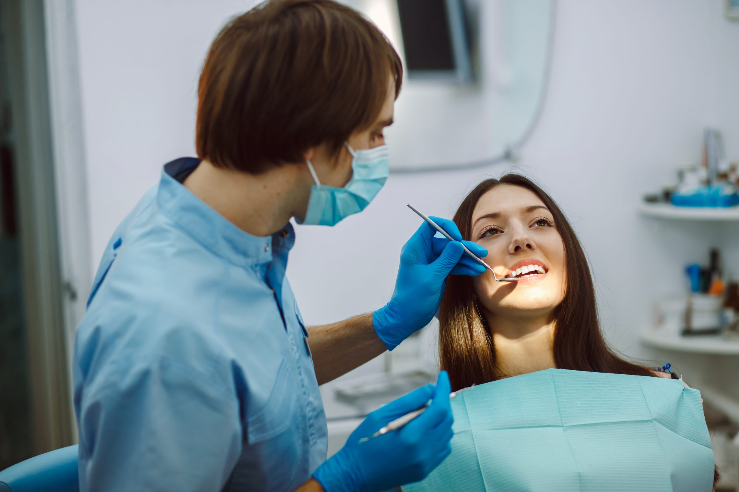 Inspection of the teeth of the girl with the help of a mirror
